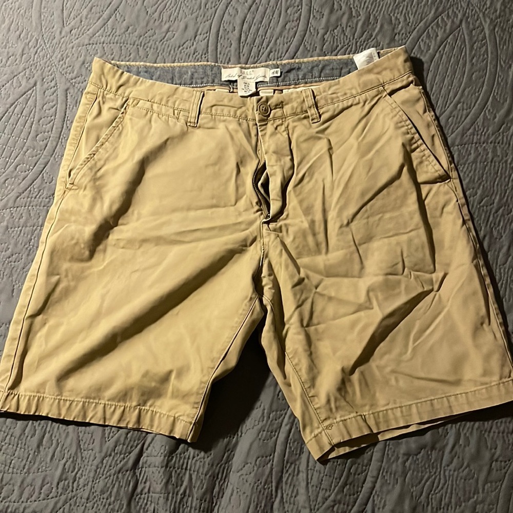 H&M khaki shorts